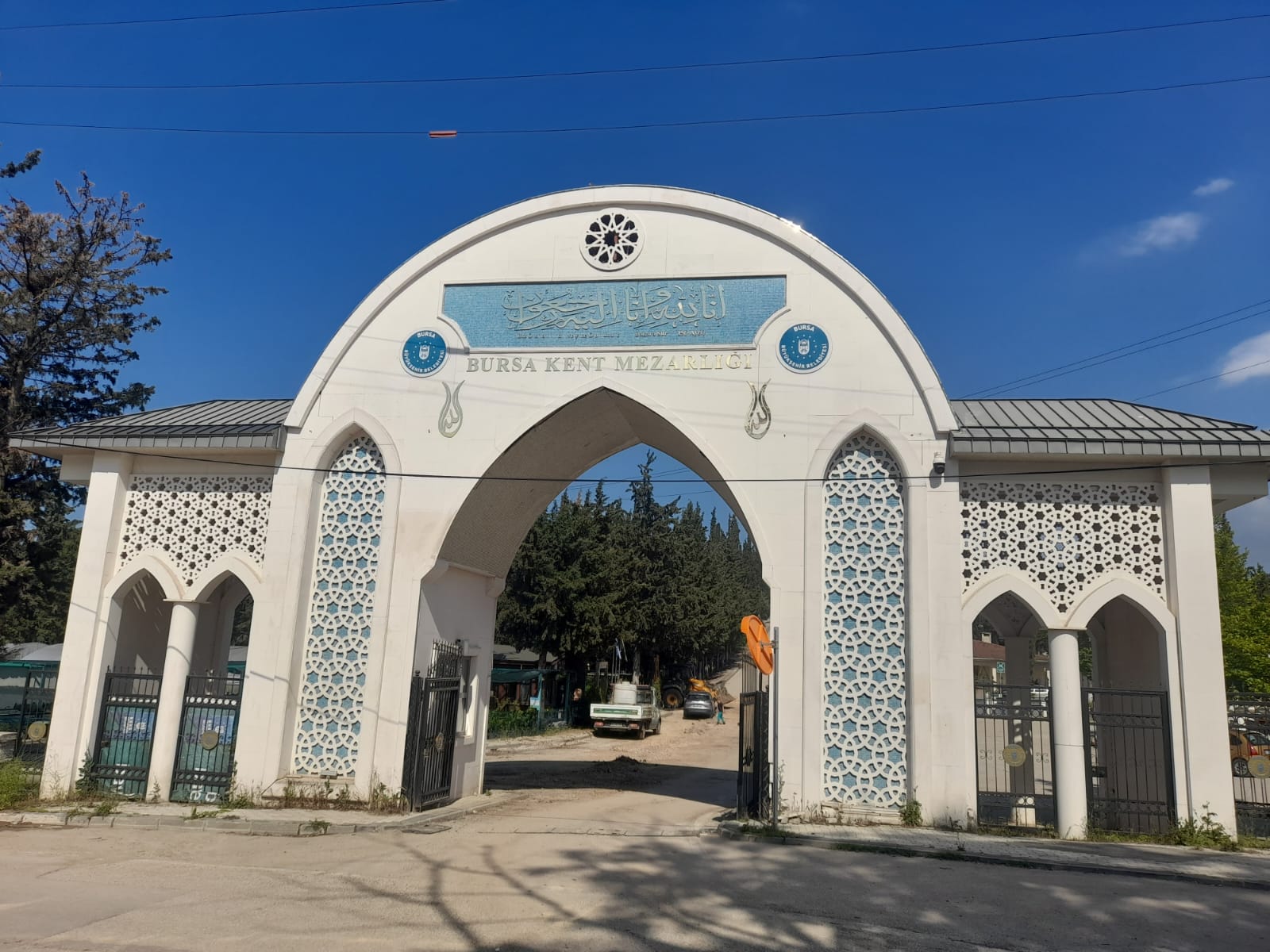 Tamirciler bu mezarlığı çok seviyor!