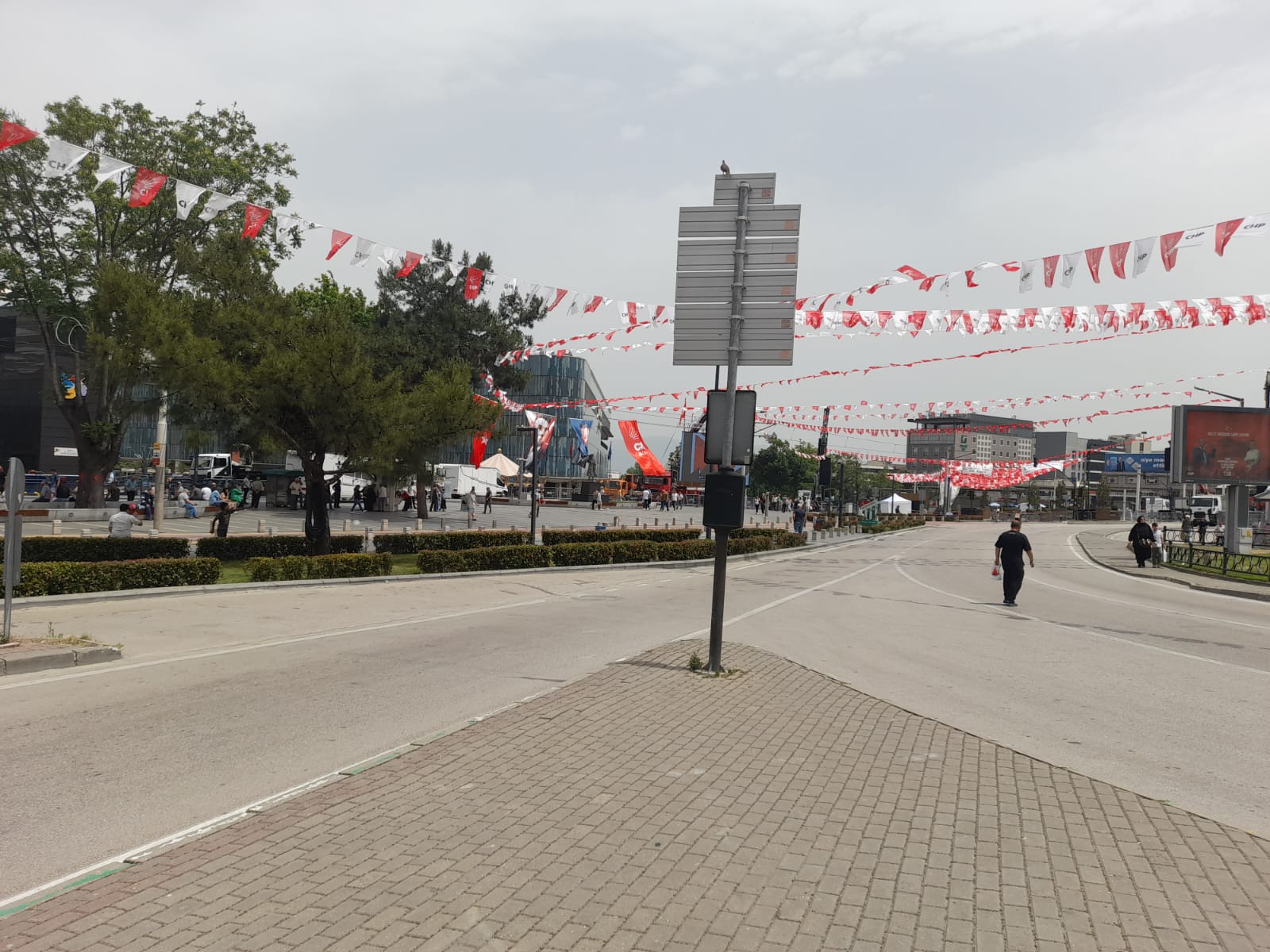 KENT MEYDANI TRAFİĞE KAPANDI