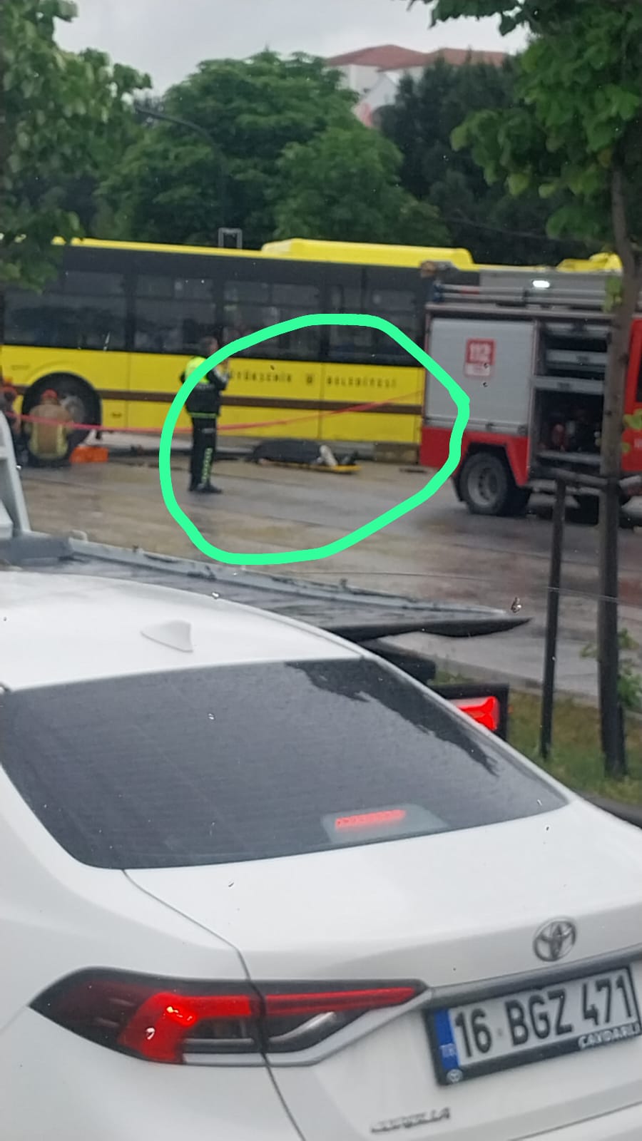 YAĞMURLU HAVA ÖLÜM GETİRDİ