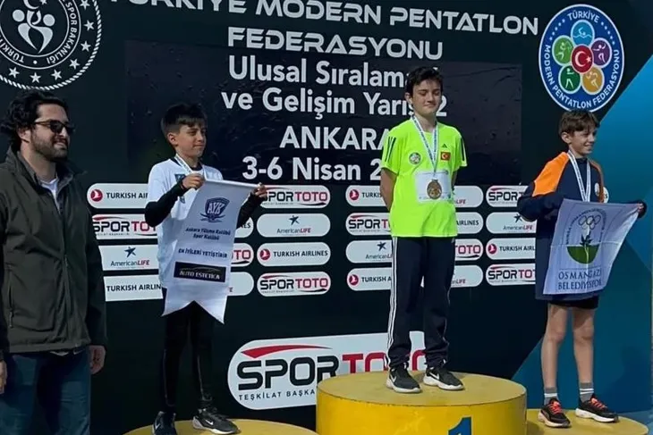 Büyükşehir sporcusu, üç şampiyonada da zirveyi bırakmadı