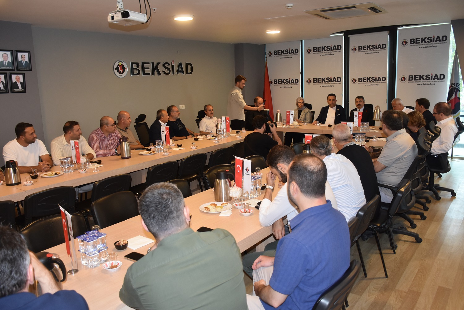 Başkan Oktay Yılmaz’dan BEKSİAD’a teşekkür ziyareti