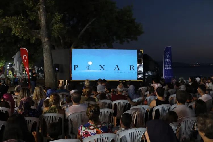 Bursa’da yaz akşamlarına sinema dokunuşu: Kamyoled yollarda