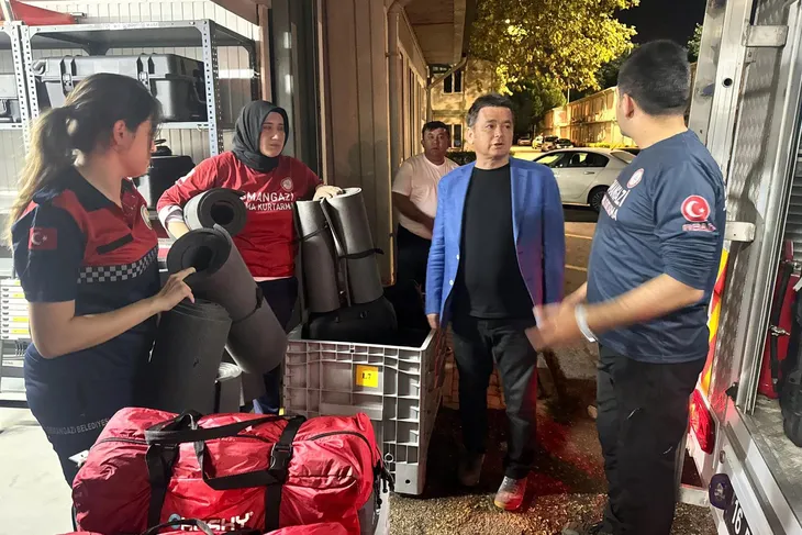 Deprem bölgesine ilk destek: Osmangazi ekipleri sahada