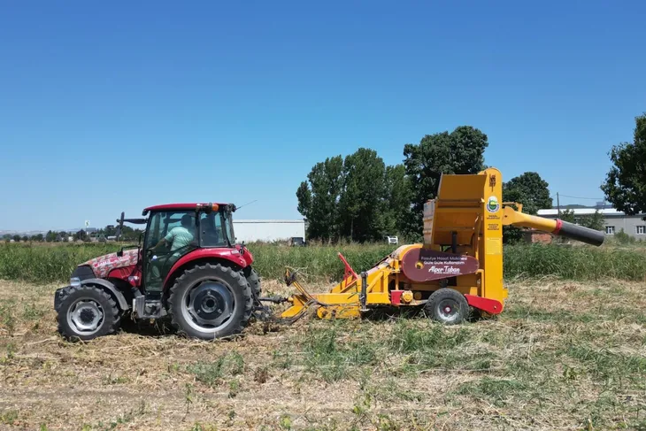 İnegöl’den üreticiye büyük kolaylık: Zor hasada makine desteği