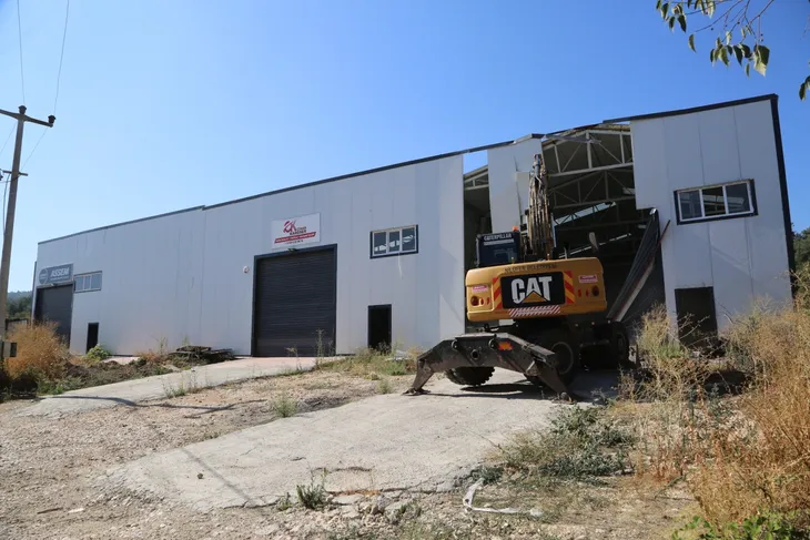 Nilüfer Belediyesi’nden bin metrekarelik kaçak yapıya müdahale