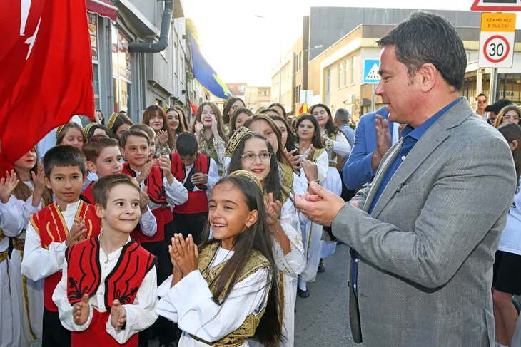 Balkan rüzgârı Bursa’da esti: Festival renkli kortejle başladı