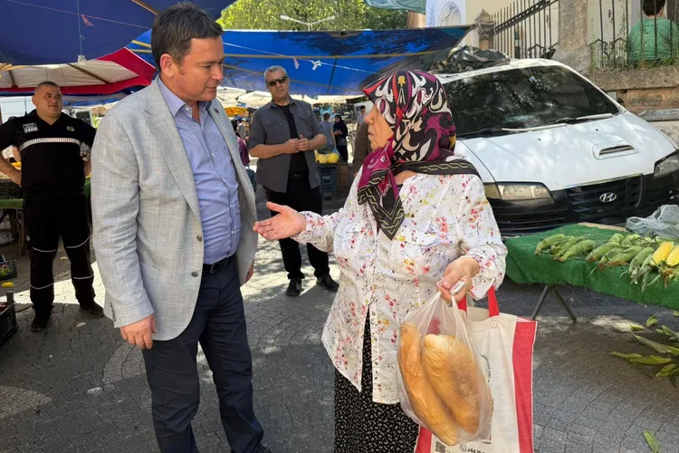 Başkan Aydın pazarda esnaf ve vatandaşın derdini dinledi
