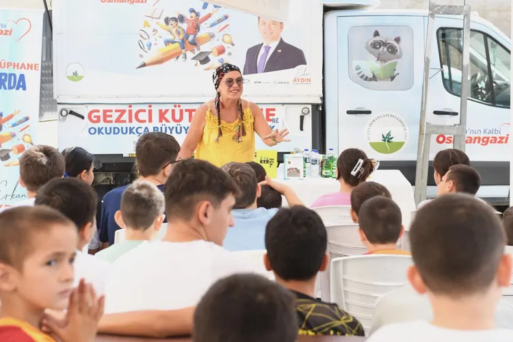 Osmangazi’nin Gezici Kütüphanesi, çocukları kitapla ve yazarla buluşturdu