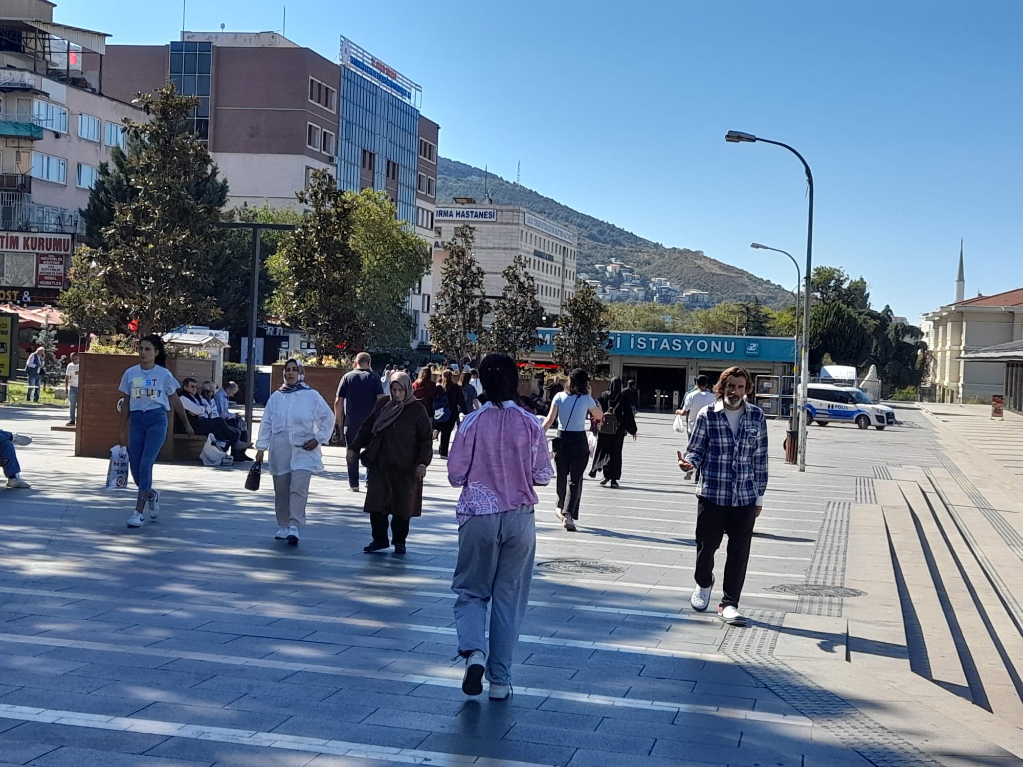 Sıcak hava dışarı çıkarttı