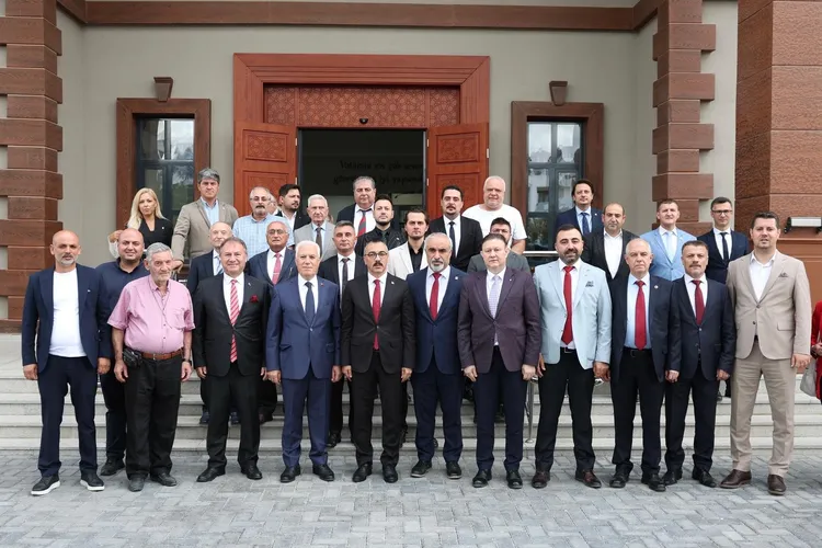 “Bursa’yı masa başında değil, halkımızla birlikte yönetiyoruz”