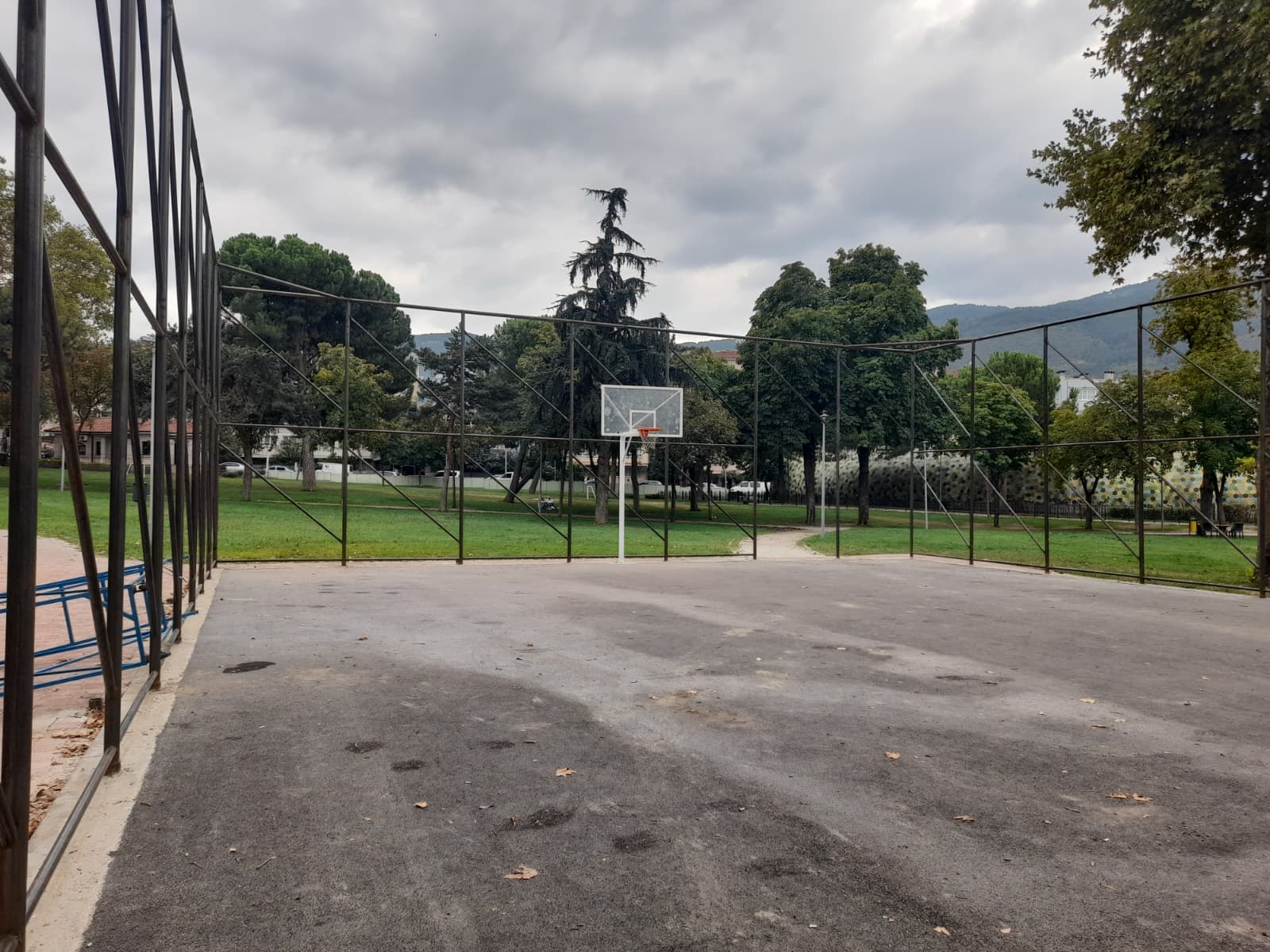 Osmangazi Belediyesi’nden bir spor alanı daha