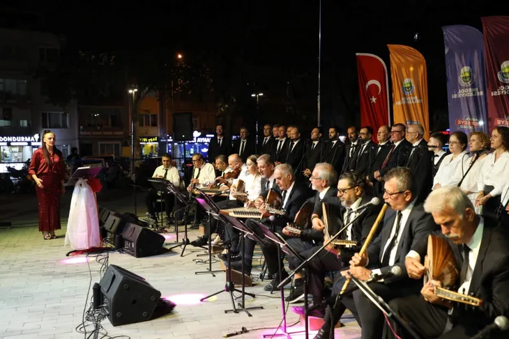 İnegöl’de TSM rüzgarı: ‘Zaferden Kurtuluşa’ konseri beğeni topladı