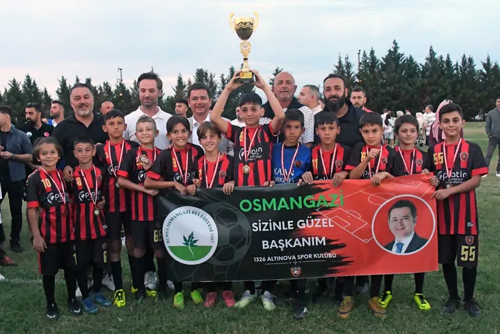 Osmangazi’de futbol coşkusu: Yıldız Cup 2025 şölene dönüştü