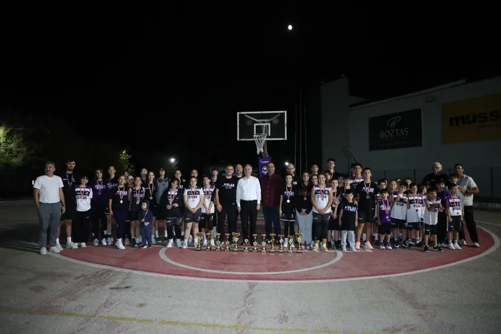 Sokak basketbolunda kupalar sahiplerini buldu