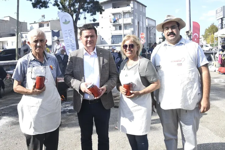 Osmangazi Belediyesi’nden imece usulü salça projesi