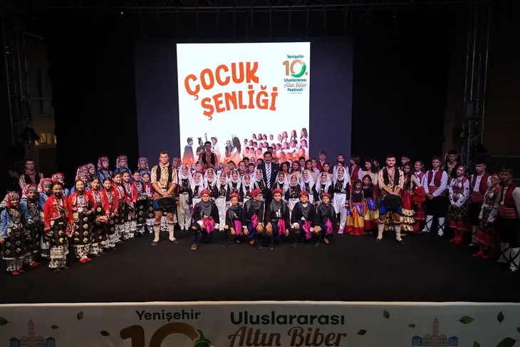 Yenişehir’de Çocuklar Festival Sahnesinde