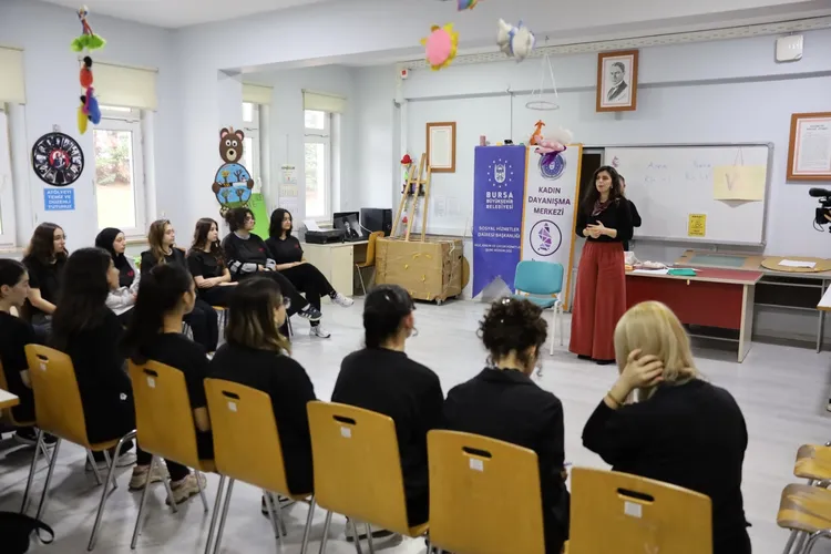 Bursa’da lise öğrencilerine kadına yönelik şiddet farkındalığı eğitimi