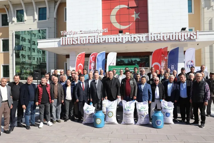 Büyükşehir ile tarlalar bereketleniyor