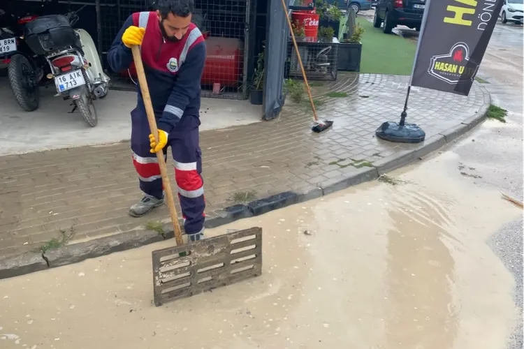 İnegöl Belediyesi’nden yağış öncesi rögar temizliği seferberliği