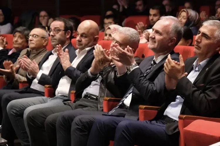 İnegöl’de tiyatro keyfi: “Komşu Köyün Delisi” 24 Ekim’de sahne alıyor