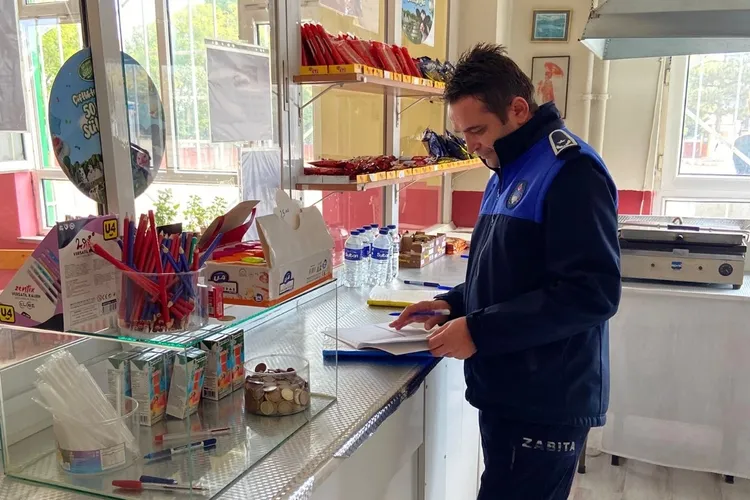 İnegöl’de zabıta öğrenciler için sahada: 78 kantine sıkı takip