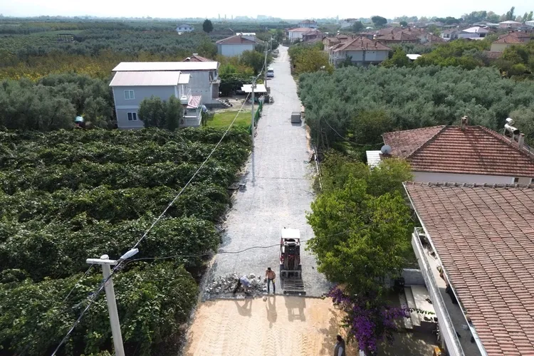 İznik’te 46 mahallede eş zamanlı yol ve parke çalışması