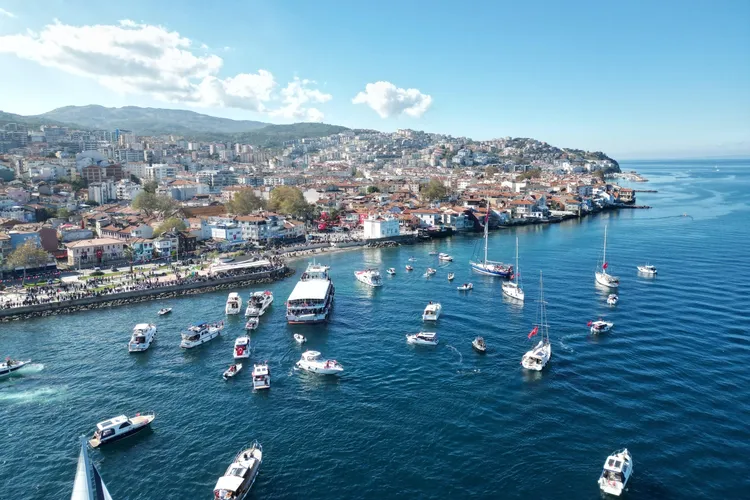 Mudanya’da Cumhuriyet coşkusu denize taştı