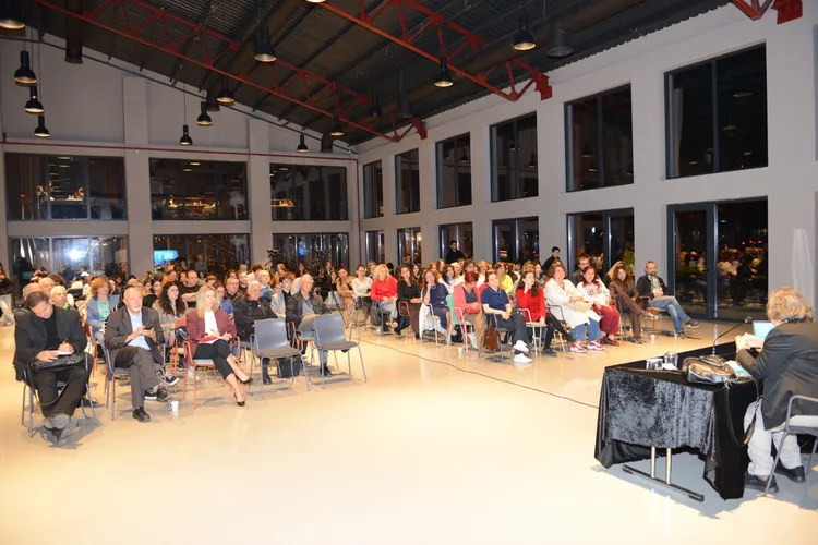 Nilüfer’de felsefi söyleşi: 21. yüzyıl kadınların yüzyılı olacak