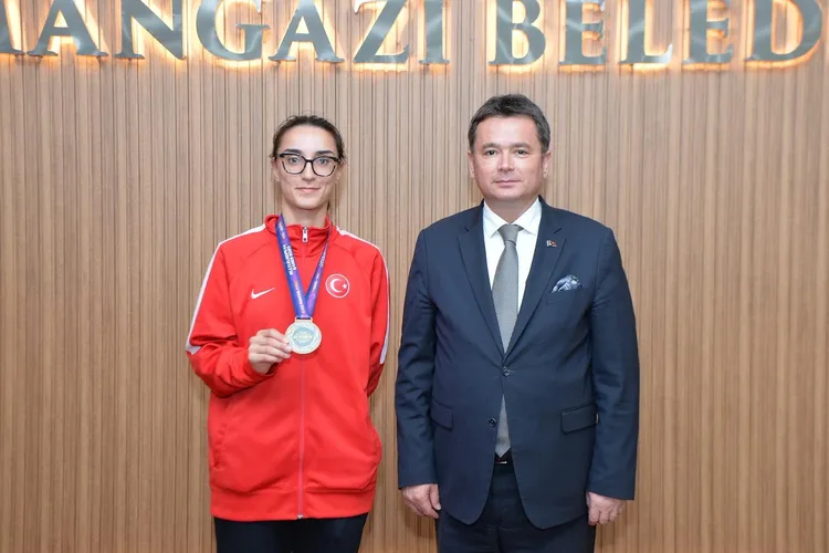 Osmangazi’nin gururu Zeynep Turan, Başkan Aydın’la buluştu