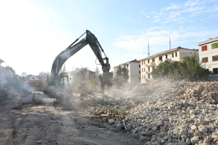 İnegöl’de 2. ve 3. etap yıkım çalışmaları başladı
