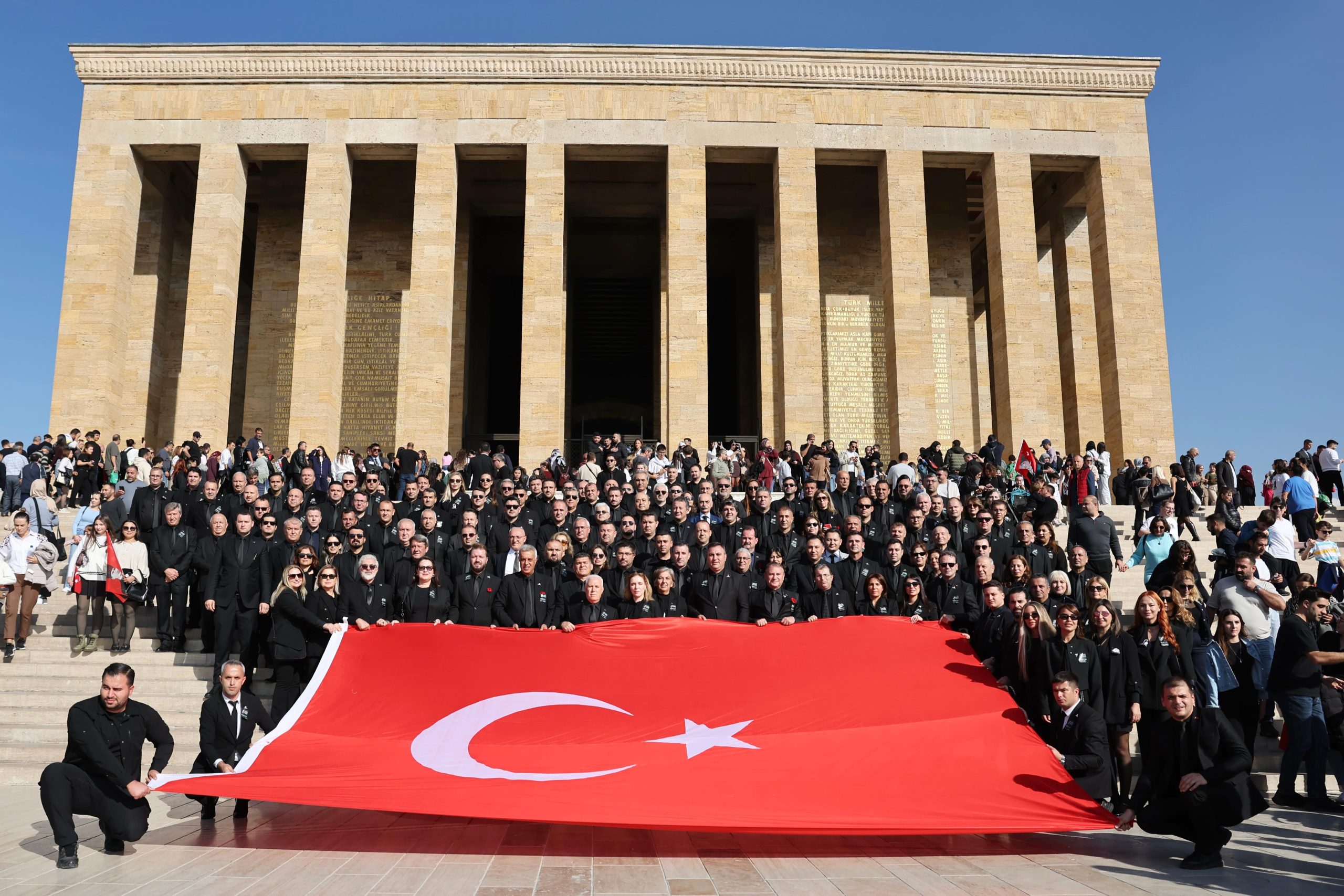 Büyükşehir Ata’sının huzurunda