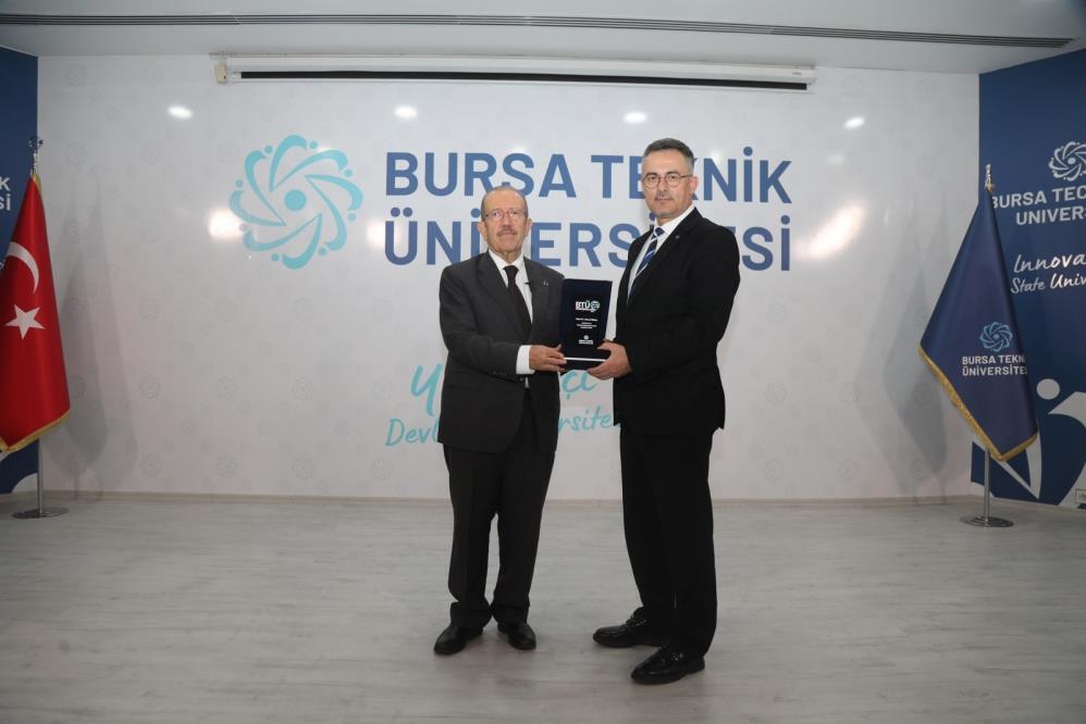 Dr. Ahmet Özkul: Hayatın içinde olun iz bırakın