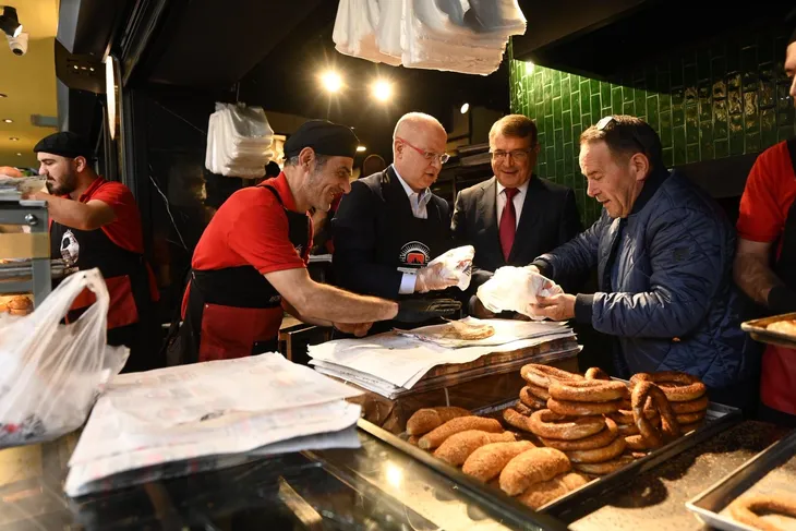 AK Parti Bursa İl Başkanı Davut Gürkan çarşı esnafıyla bir araya geldi