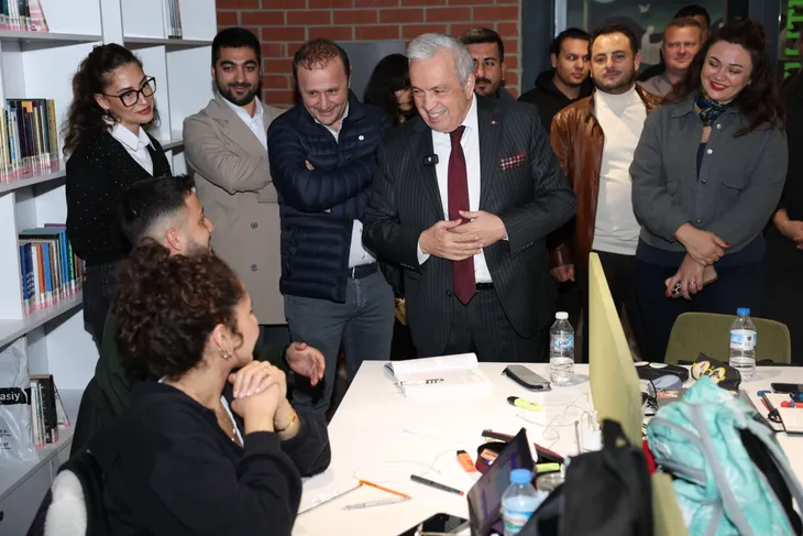 Başkan Özdemir’den üniversitelilere vize morali