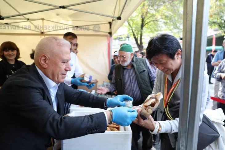 Bursa’da Cantık Günü’nde Büyükşehir’den ücretsiz cantık ikramı