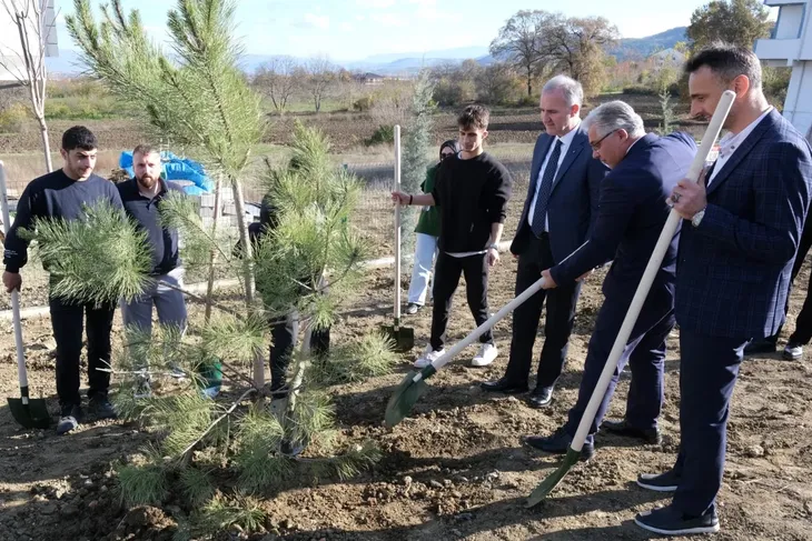 İnegöl’de 32 fidan toprakla buluştu