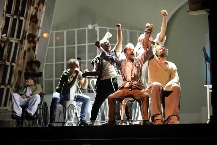 Şehir Tiyatrosu perdelerini öğretmenler için ücretsiz açıyor