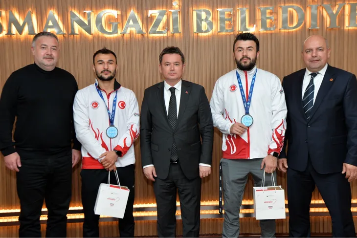 Başkan Aydın tarihi başarı yakalayan kardeşleri ağırladı