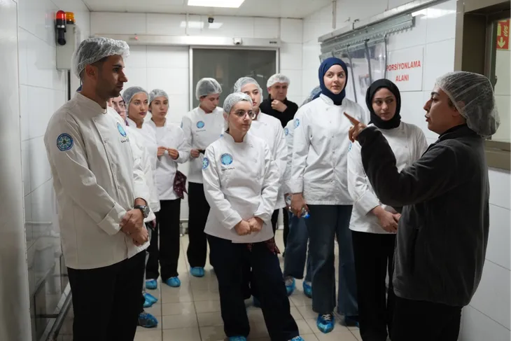 Bursa’da geleceğin şefleri sahada yetişiyor