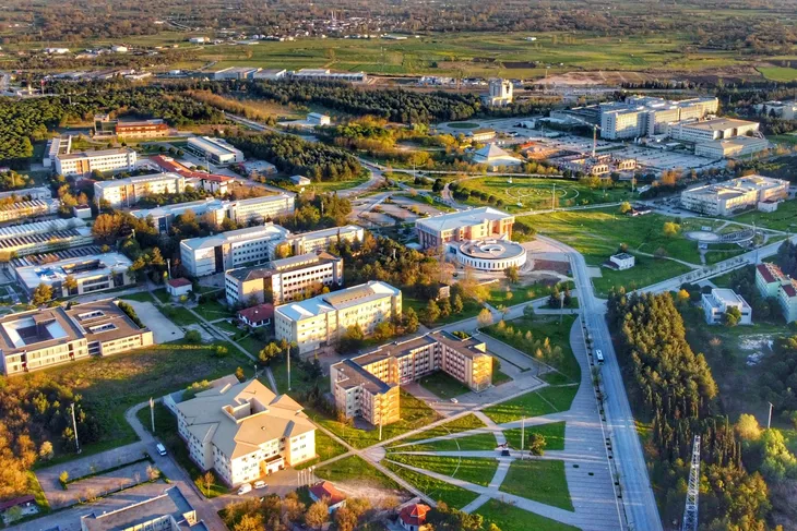 BUÜ, YÖK 2025 Genel Raporunda farkını ortaya koydu