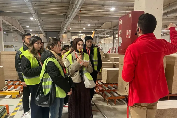 Çilek, geleceğin mühendislerini üretim sahasında ağırladı