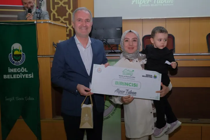 İnegöl Aile Okulu’nda ödüller sahiplerini buldu