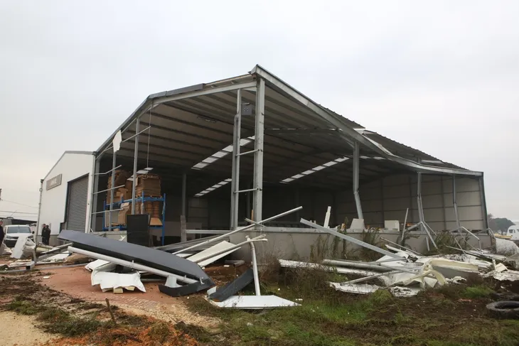 Nilüfer’de iki kaçak yapı daha yıkıldı