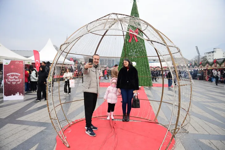 Osmangazi Meydanı’ndaki yeni yıl festivaline yoğun ilgi