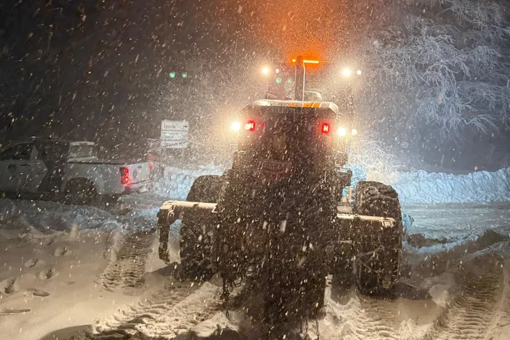 Büyükşehir’den karla mücadelede tam mesai
