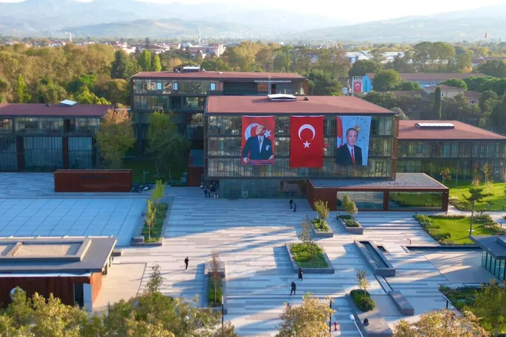 İnegöl’de kültür ve sanatın yeni adresi kullanıma sunuldu