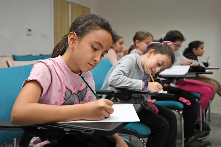Küçük yazarlar Osmangazi’de kalemlerini ustalığa taşıyor