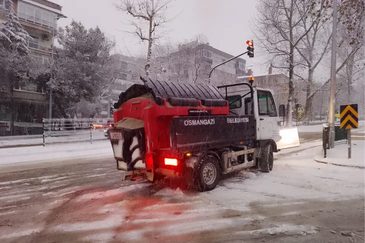 Osmangazi’de kar yağışına hızlı ve etkin müdahale